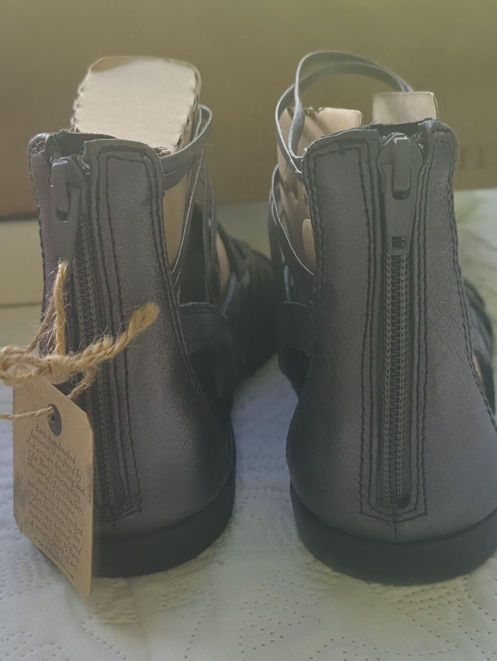 Born...Metallic Strappy Gladiator Sandals - Pewter - Sz 8 / Euro 39 - New in box - Picture 3 of 4